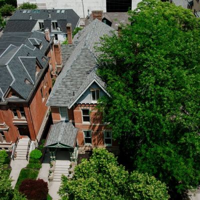 Topiary Mansion Exterior Photo